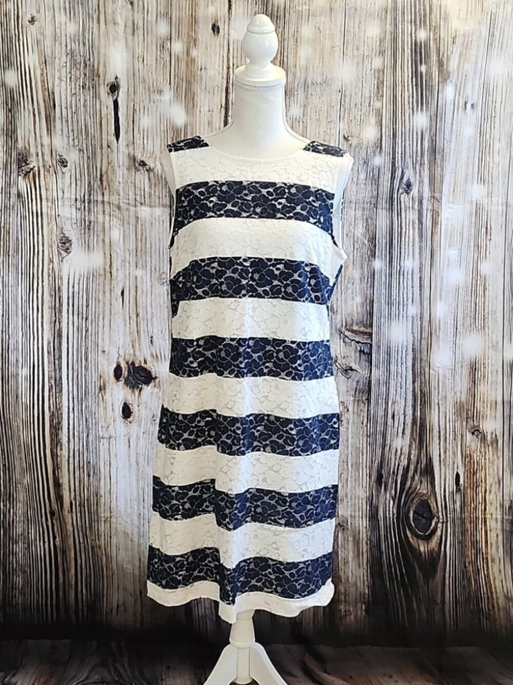 Donna Ricco Lace Dress